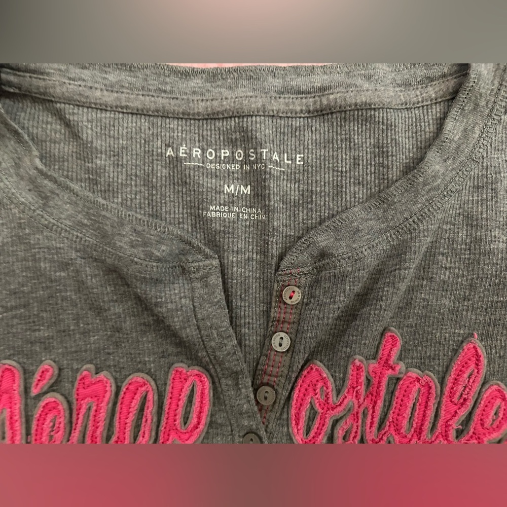 🩶Aeropostale Gray Top with Pink Lettering Size Medium 🩶 - Picture 3 of 5